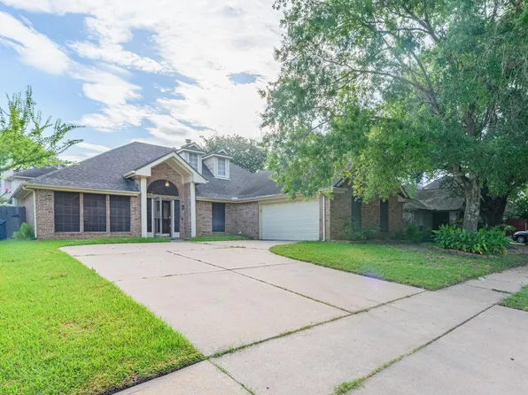 1813 Oak Wood Dr E, Pearland, TX 77581