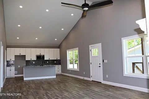 3rd image of 7715 Freeway Heights Dr
