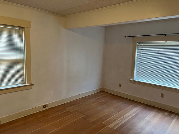 3rd image of 4826 N Montana Ave