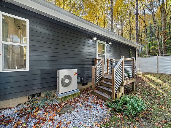 4th image of 41 Granite Ln
