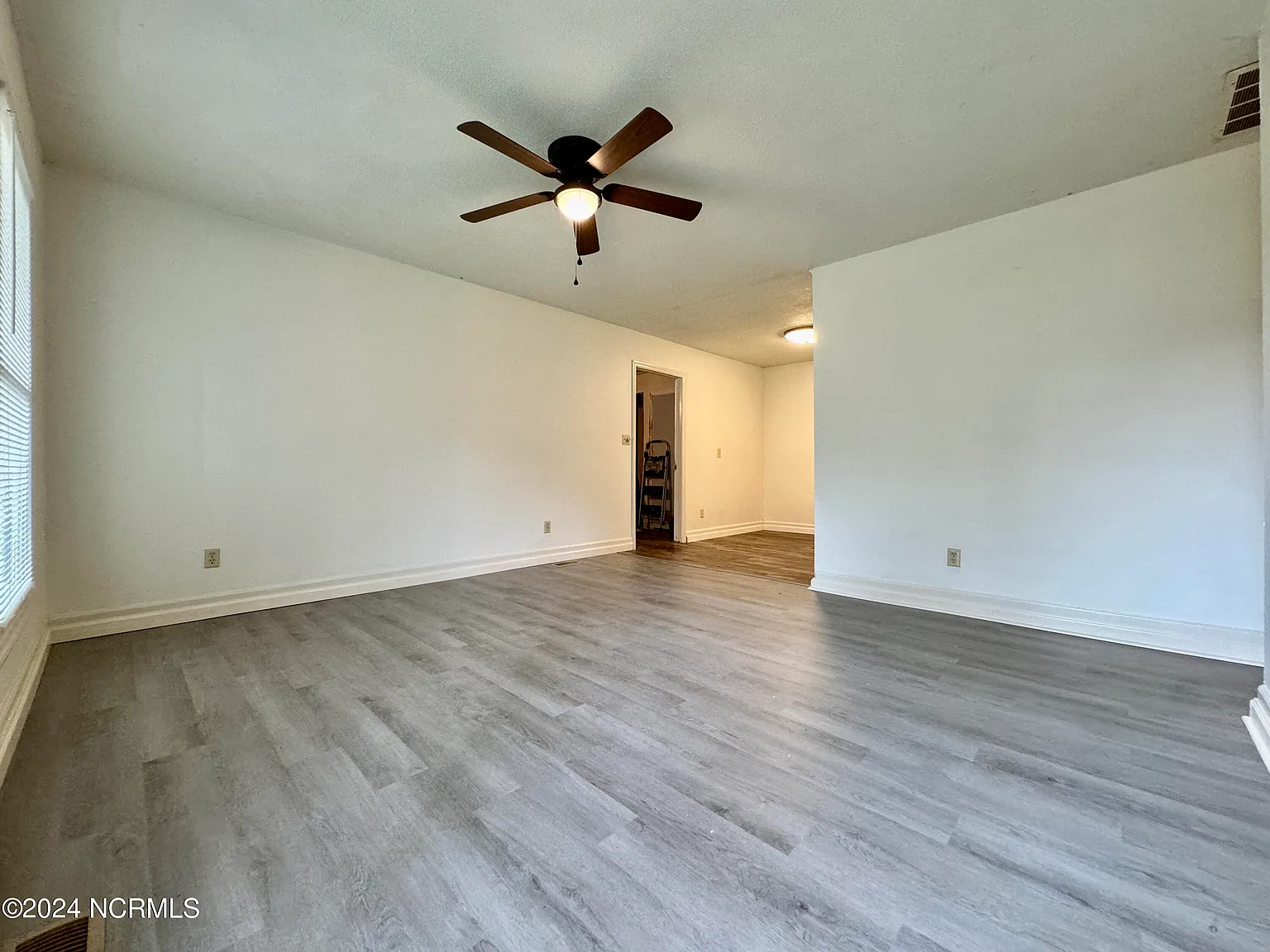 3 bed, 2.0 bath, 1317 sqft, $1,700 — Photo 4