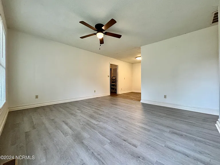 219 Stratford Rd — Photo 4