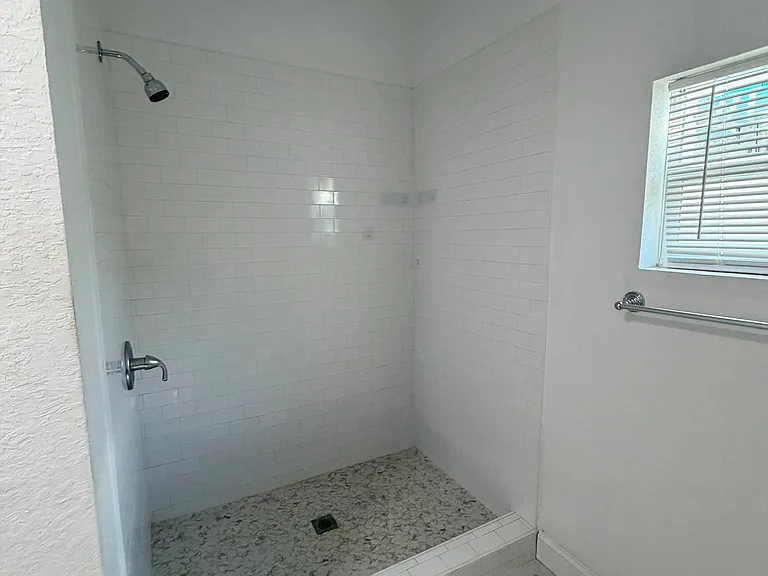 2311 W Beach St — Photo 6