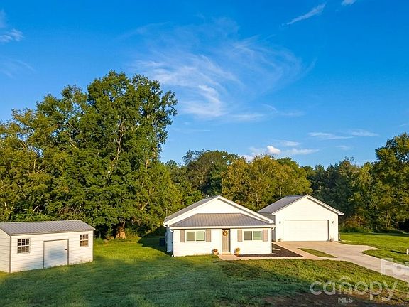 2nd image of 425 Hilbert Rd