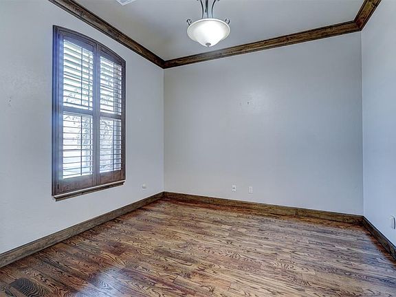 5th image of 1104 SW 110th Ter
