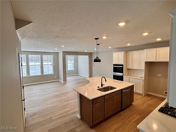 5th image of 722 Harbour Town Ct