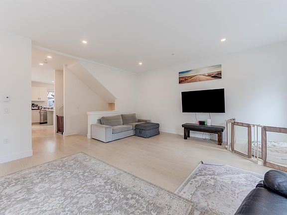 4th image of 24021 110th Ave #14