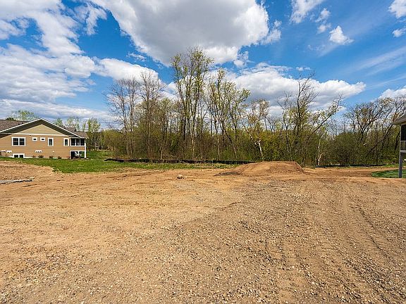 2nd image of 2403 Pond Cir