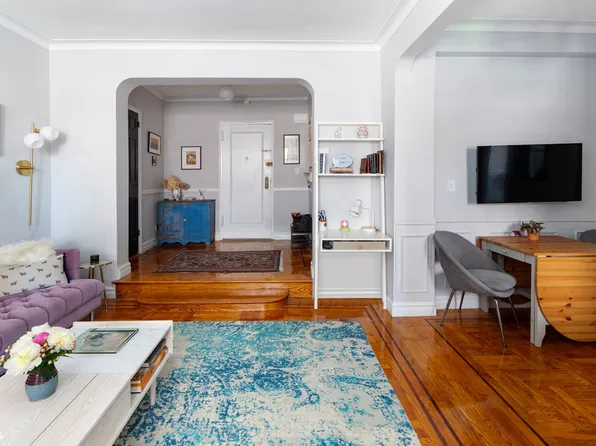 300 West 72nd Street 6E image 2 of 7