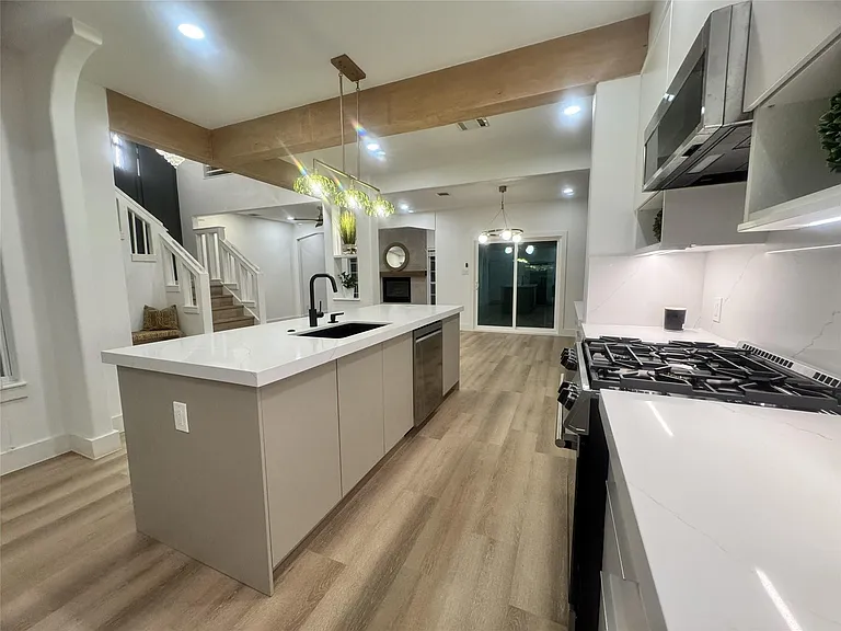 516 S Post Oak Ln #9 — Photo 14