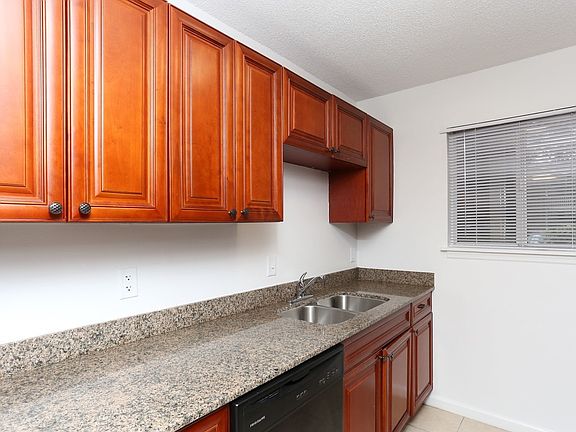 4th image of 900 Dilworth St #B-08