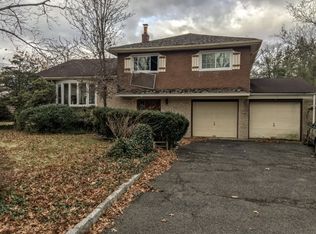 42 Carol Dr, Englewood Cliffs, NJ 07632