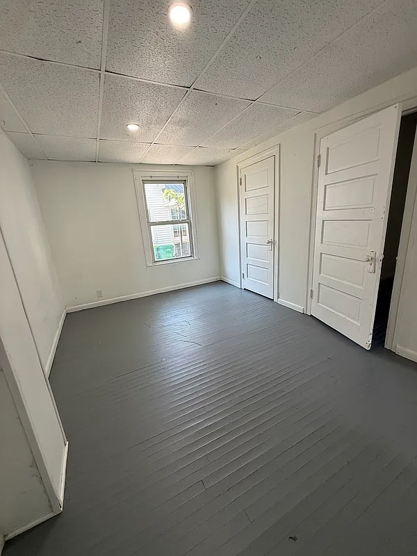 2 bed, 1.0 bath, 900 sqft, $1,050 — Photo 4