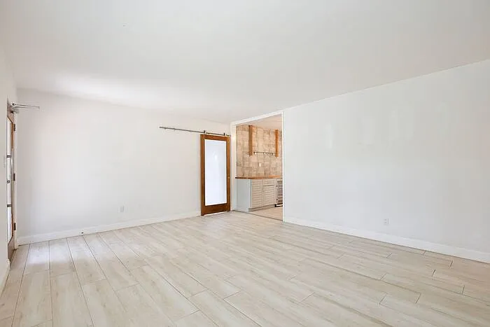 3 bed, 2.0 bath, 1450 sqft, $3,050 — Photo 4