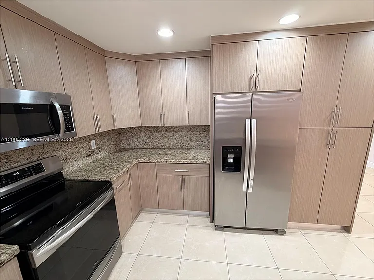 3011 N 74th Ave — Photo 9