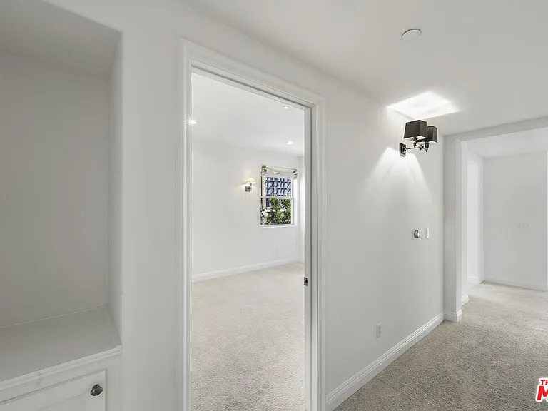 1820 Benecia Ave #402 — Photo 54