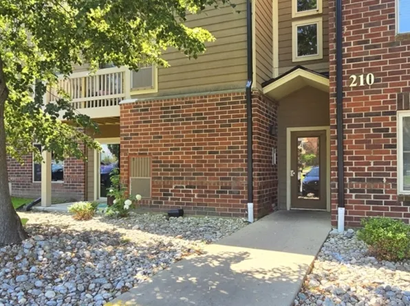 210 Glengarry Dr APT 109, Bloomingdale, IL 60108