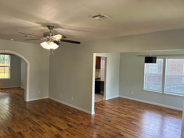 832 S Indianapolis Ave — Photo 4