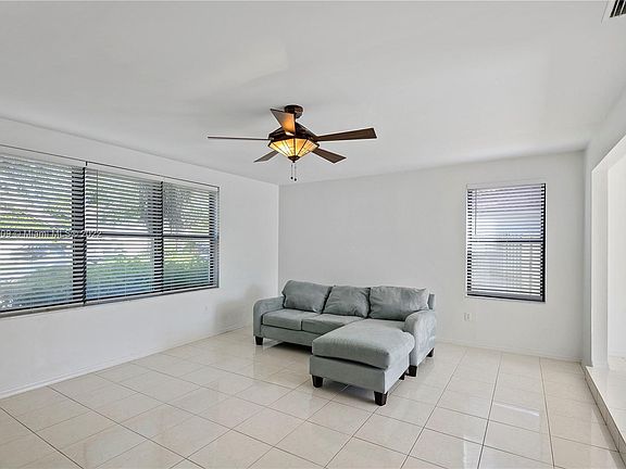 4th image of 850 Greenbriar Ave