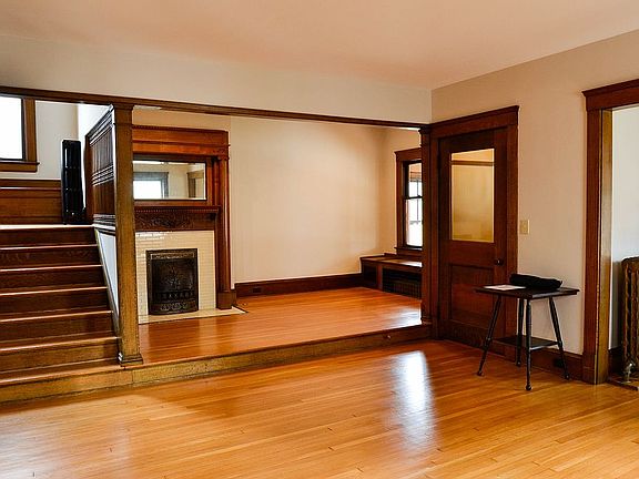 4th image of 1486 Clarence Ave