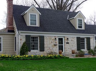 6042 Howe Dr, Fairway, KS 66205