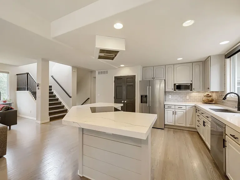 927 Poplar Pl — Photo 5