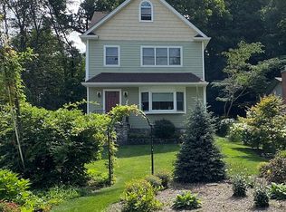 145 Lake Shore Dr, Pleasantville, NY 10570