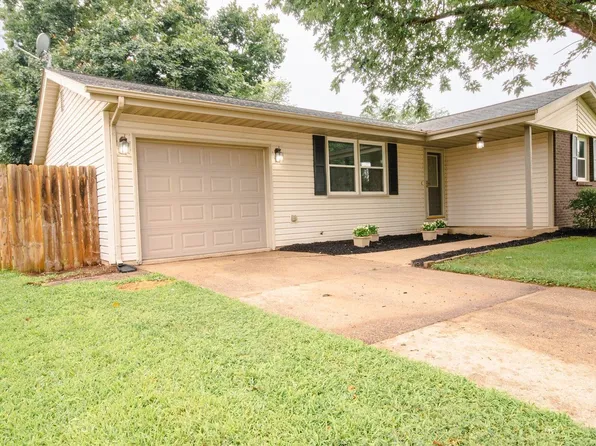 2202 Garden Dr, Janesville, WI 53546