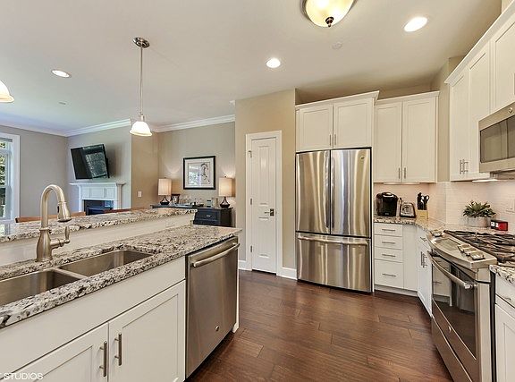 3rd image of 7 E Kennedy Ln APT 106