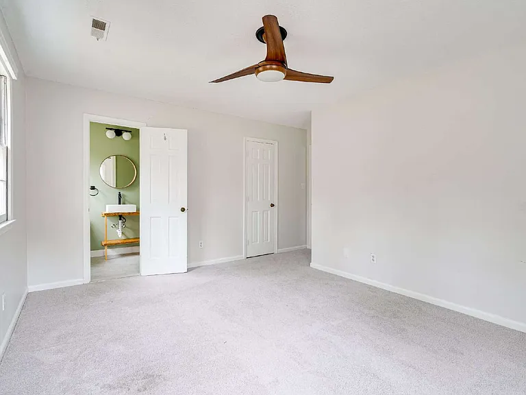2437 Tilghman Cir — Photo 29