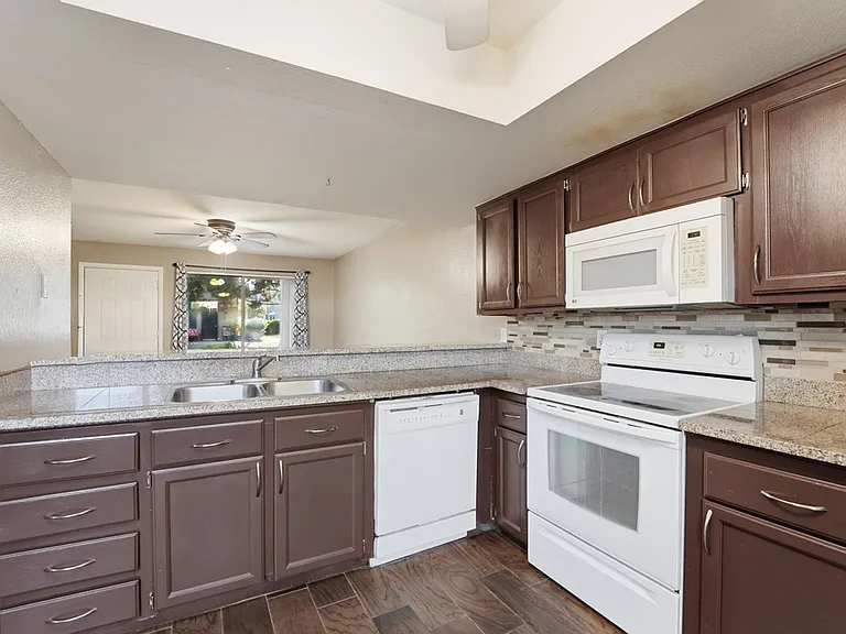 19601 N 7th St #1096 — Photo 16