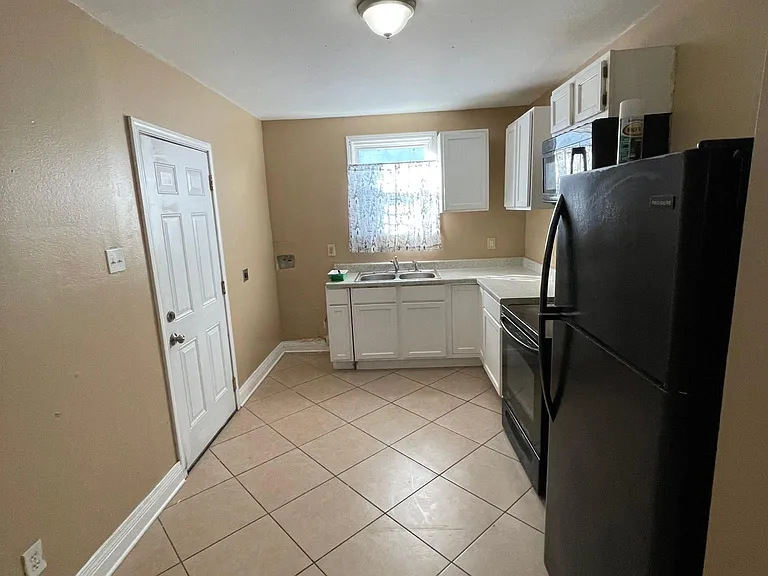3726 Saint Bernard Ave — Photo 9