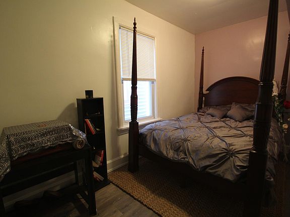 3rd image of 2926 N Hamlin Ave #1