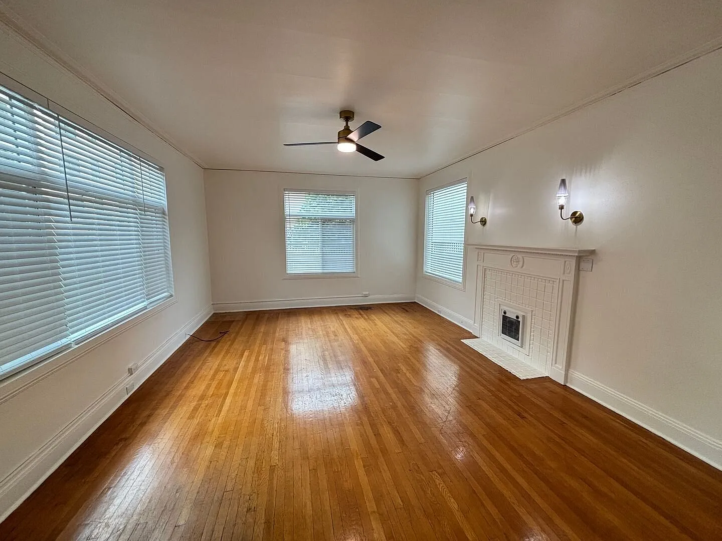 Huge remodeled three bed in great location. Laundry in unit and parking included! — Photo 1