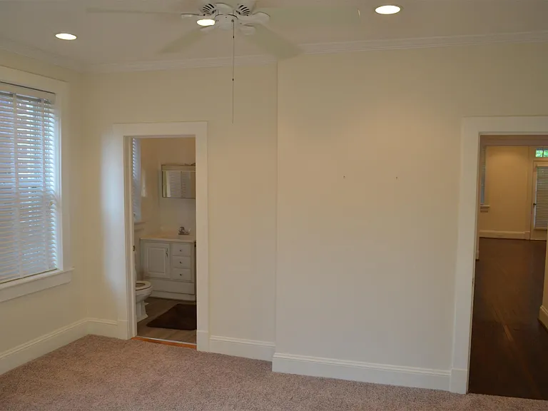 621 W Princess Anne Rd — Photo 10