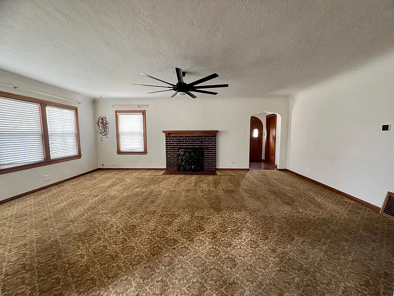 790 E San Joaquin Ave — Photo 6
