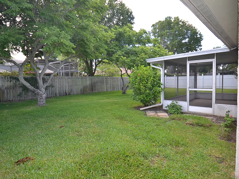 2357 White Oak Cir — Photo 38