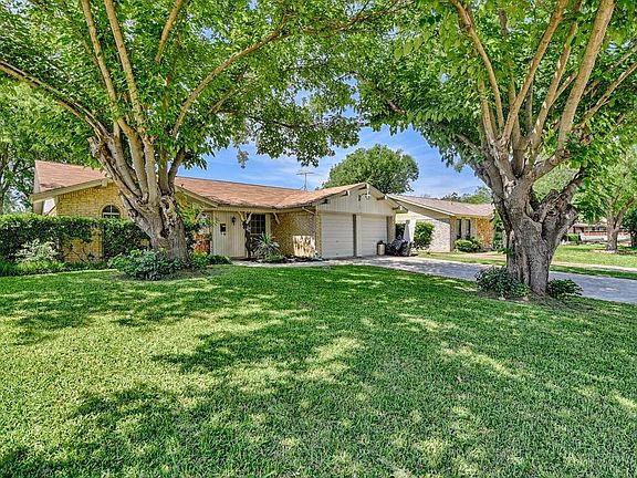 3rd image of 325 Forrest Hill Ln