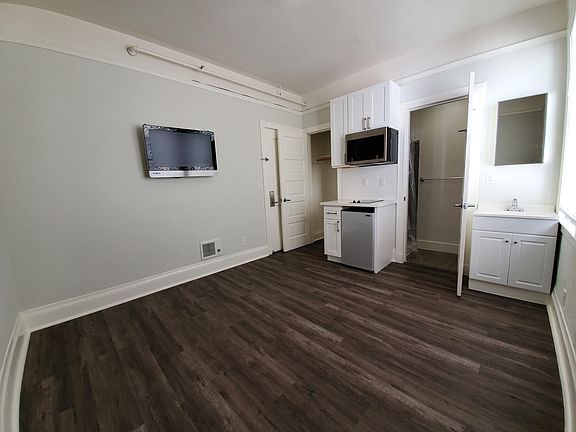 3rd image of 1500 California St #221