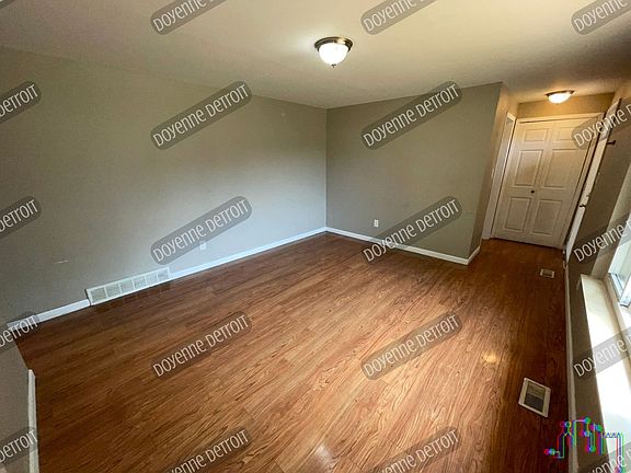 5th image of 34360 Lynn Dr