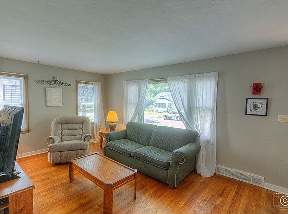 3rd image of 942 N 12th St