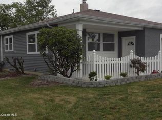 29 Le Diamant St, Toms River, NJ 08757