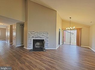 206B Cypress Point Cir #B, Mount Laurel, NJ 08054