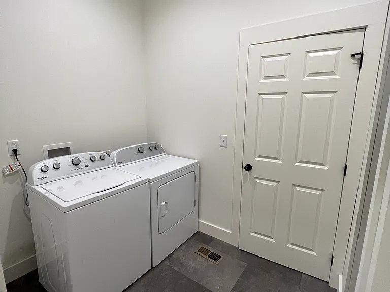 101 Eastwood Ave — Photo 27