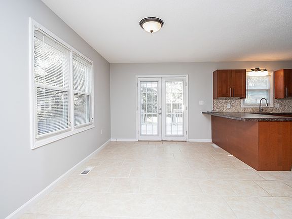 4th image of 120 Suffolk Dr