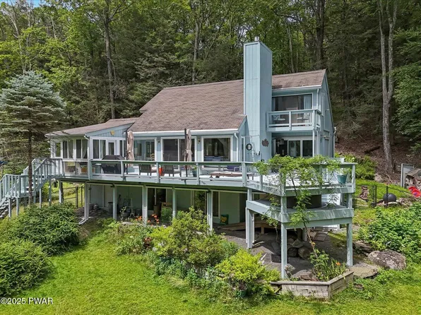 115 Washington Dr, Hawley, PA 18428