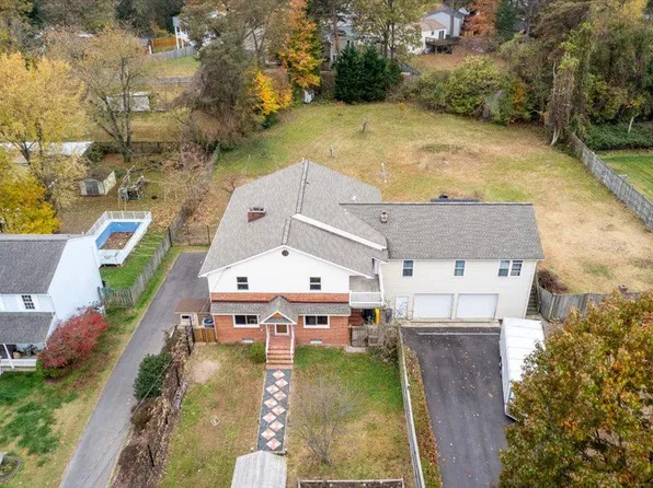 1198 Hunter Rd, Pasadena, MD 21122