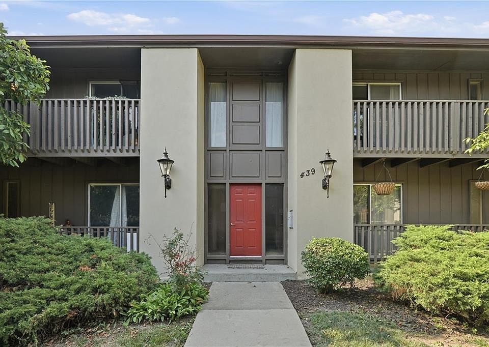 1st image of 439 W 104th St APT D