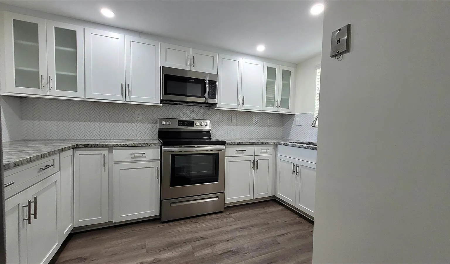 2 bed, 1070 sqft, $2,200 — Photo 1