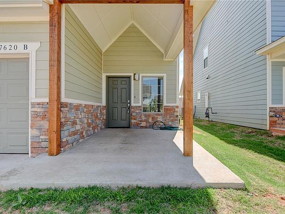 3rd image of 17620 Hampton Park Dr